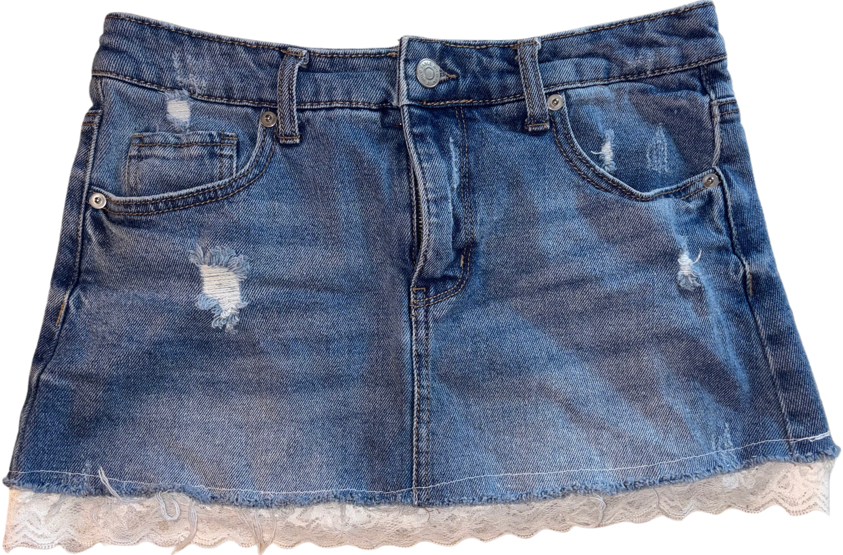 Jean shorts with lace trimming